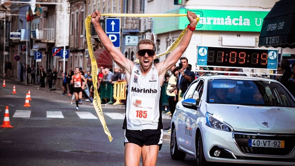 runner finish line